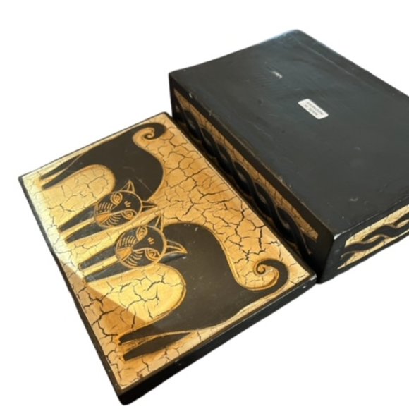 Wooden Indonesia cats box - Picture 3 of 3